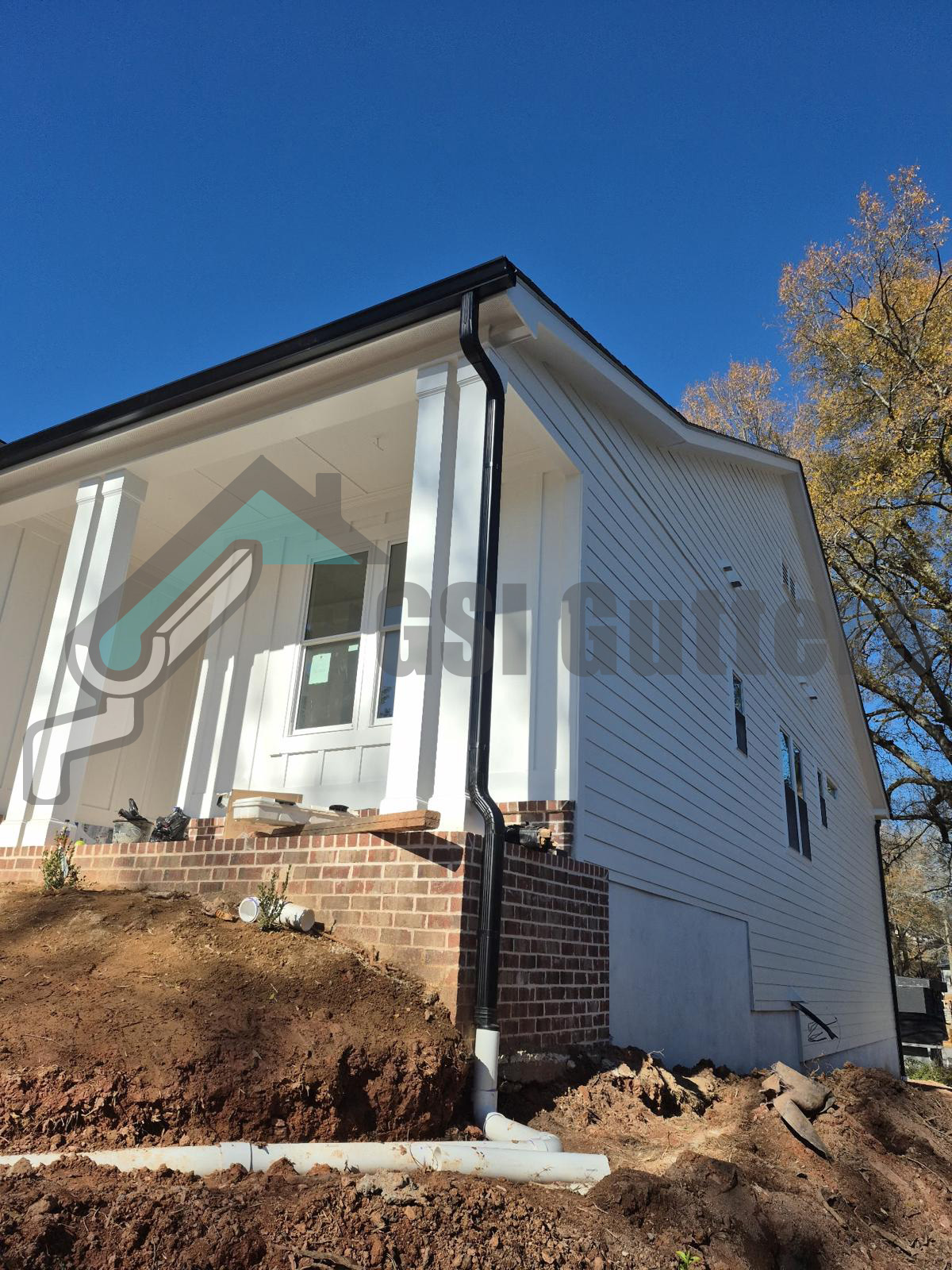 Seamless aluminum gutters installed on a West Atlanta home